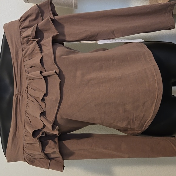 Lumière Off The Shoulder Ruffled Top NWT - Picture 3 of 8